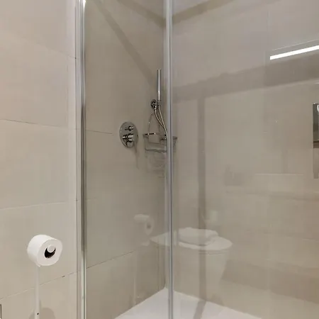 Vivi Homes - Julicasa - Pool - Big Garden - Terrace 아파트 *