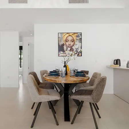 Vivi Homes - Julicasa - Pool - Big Garden - Terrace 아파트 푸엔히롤라